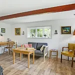 2 Bedroom Beautiful In 別荘