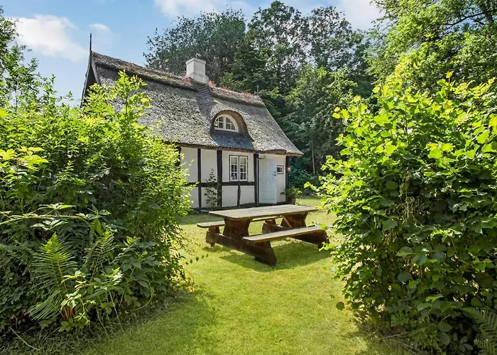 2 Bedroom Beautiful In Holiday home